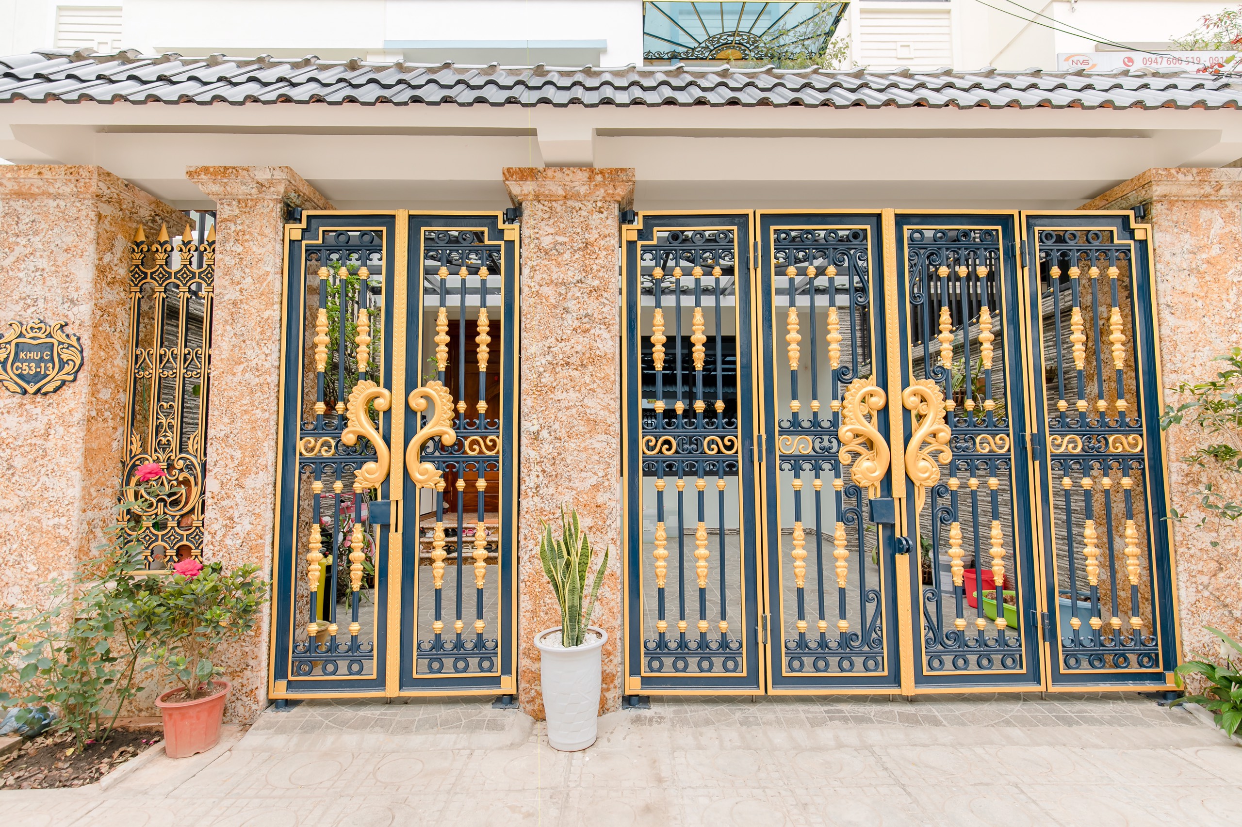 Những mẫu cổng nhôm đúc nào đẹp phù hợp với phong cách kiến trúc hiện đại  cổng nhôm đúc cao cấp faco